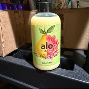 Alo Fruits and Passion Pear Peony Milky Foaming Bath 8.4 oz CA